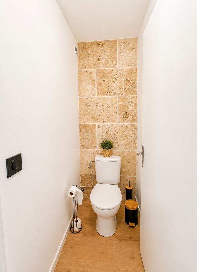 Toilettes indépendantes de l'appartement en location saisonnière à Dax